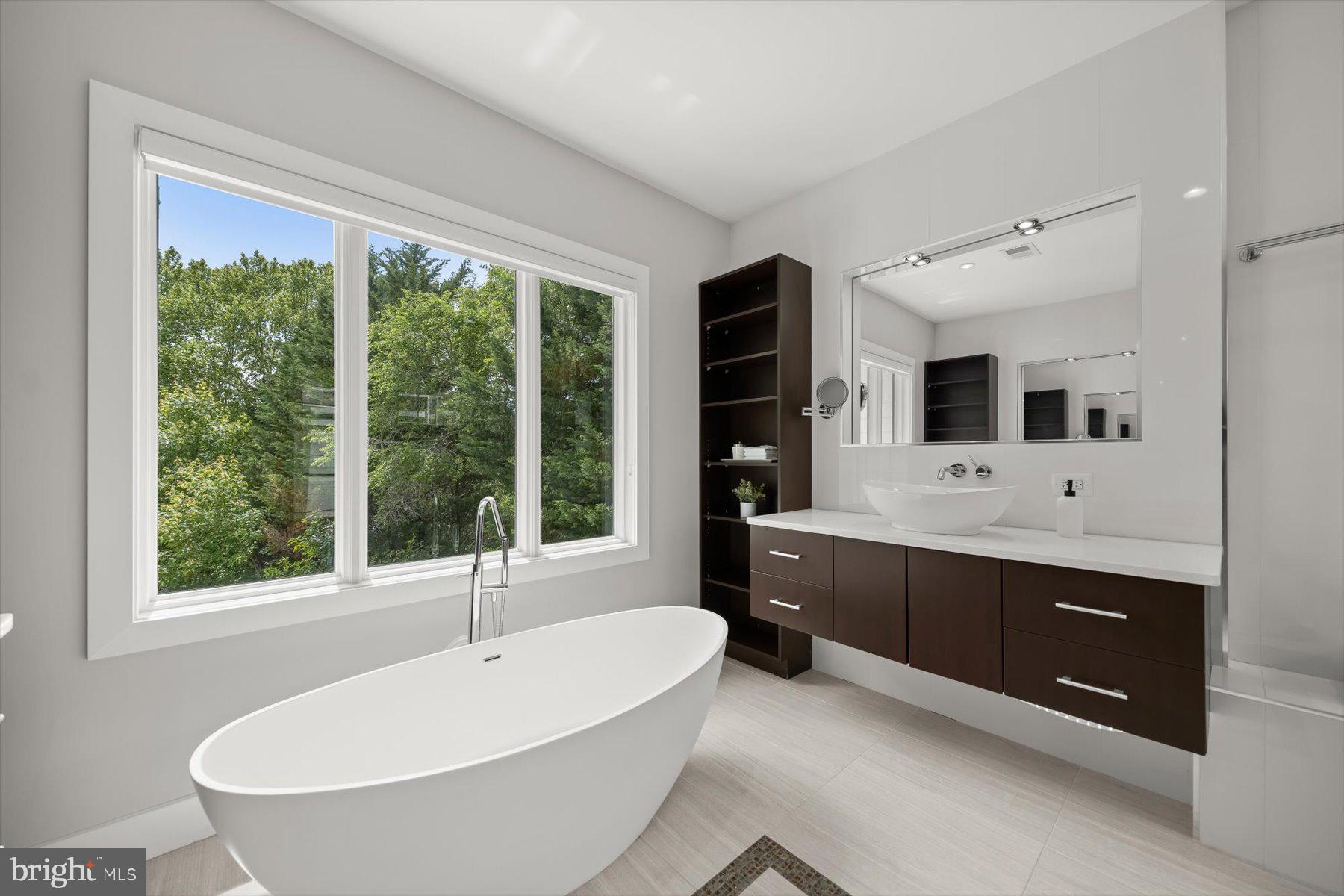 GOLF CLUB MANOR - Residential