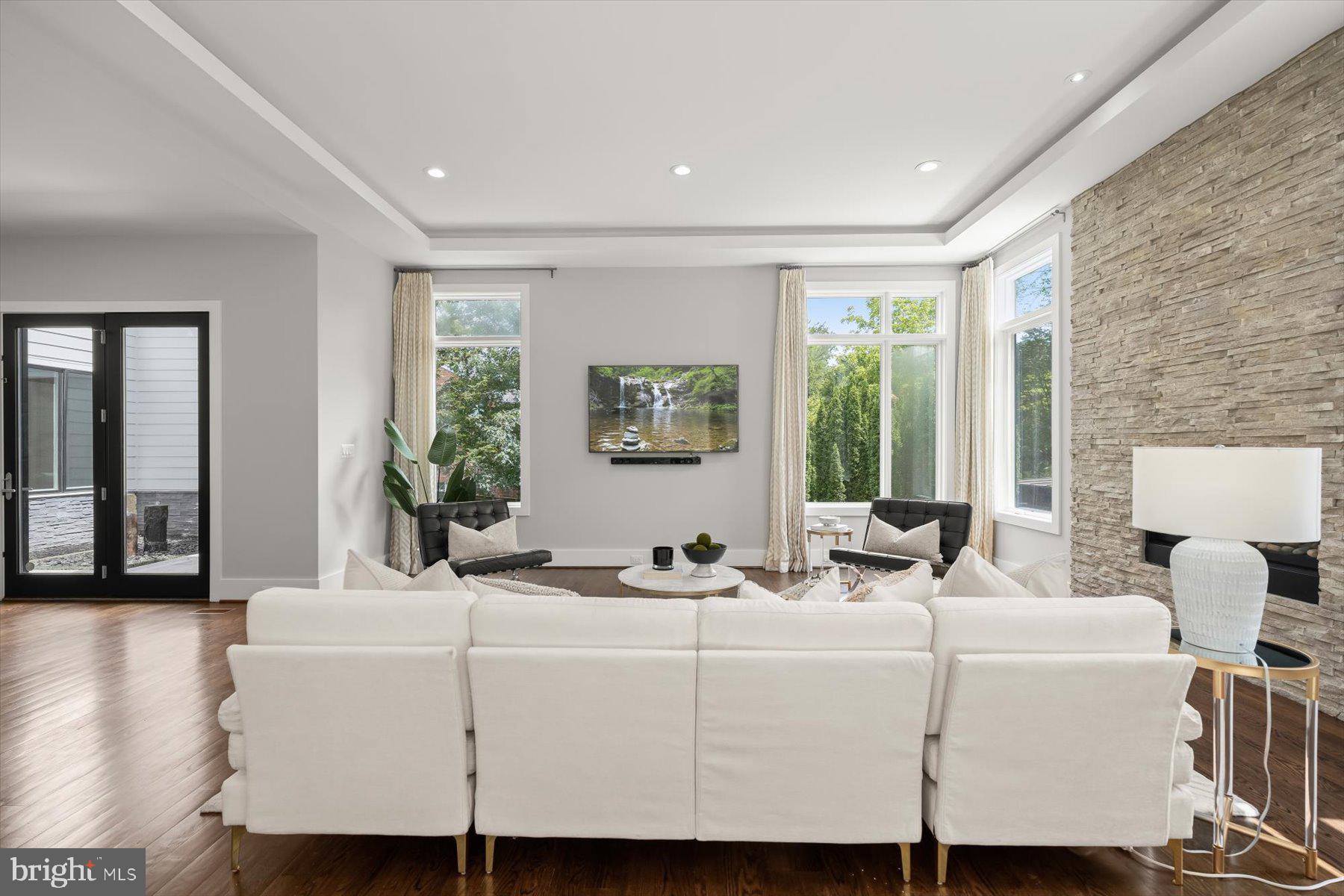 GOLF CLUB MANOR - Residential