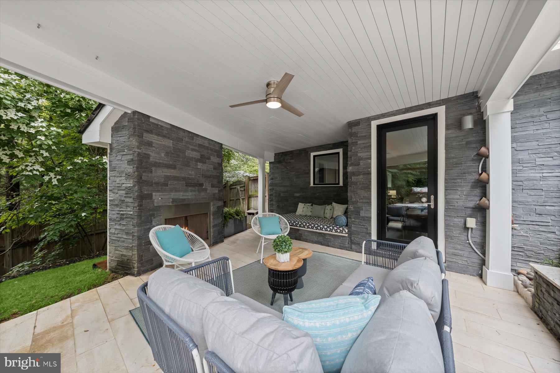 GOLF CLUB MANOR - Residential