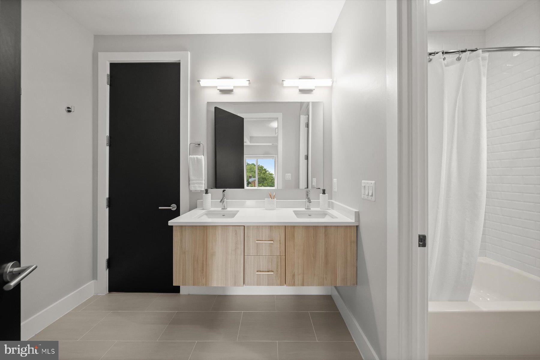 GOLF CLUB MANOR - Residential