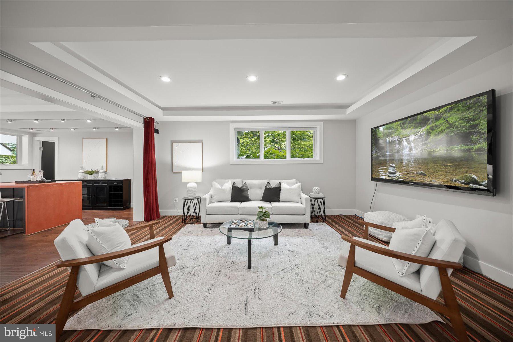 GOLF CLUB MANOR - Residential