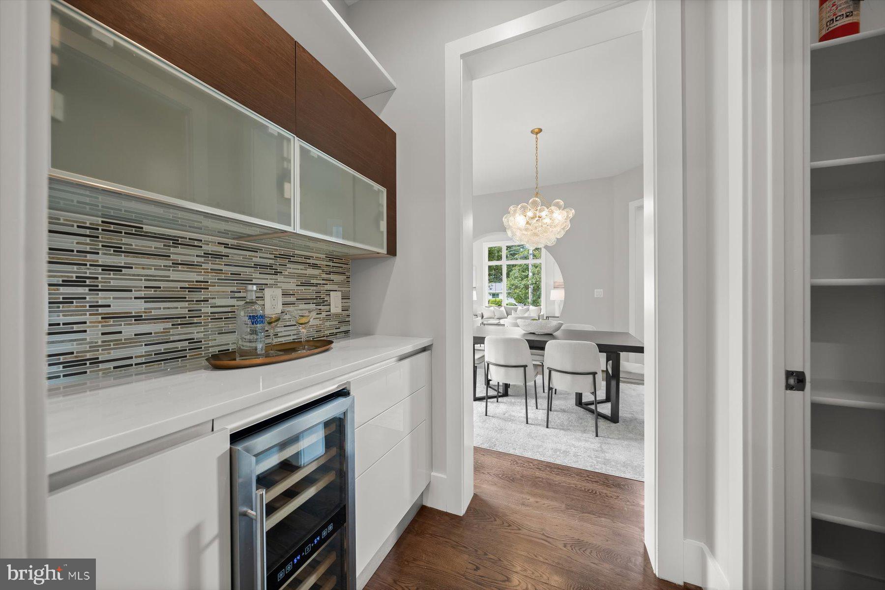 GOLF CLUB MANOR - Residential