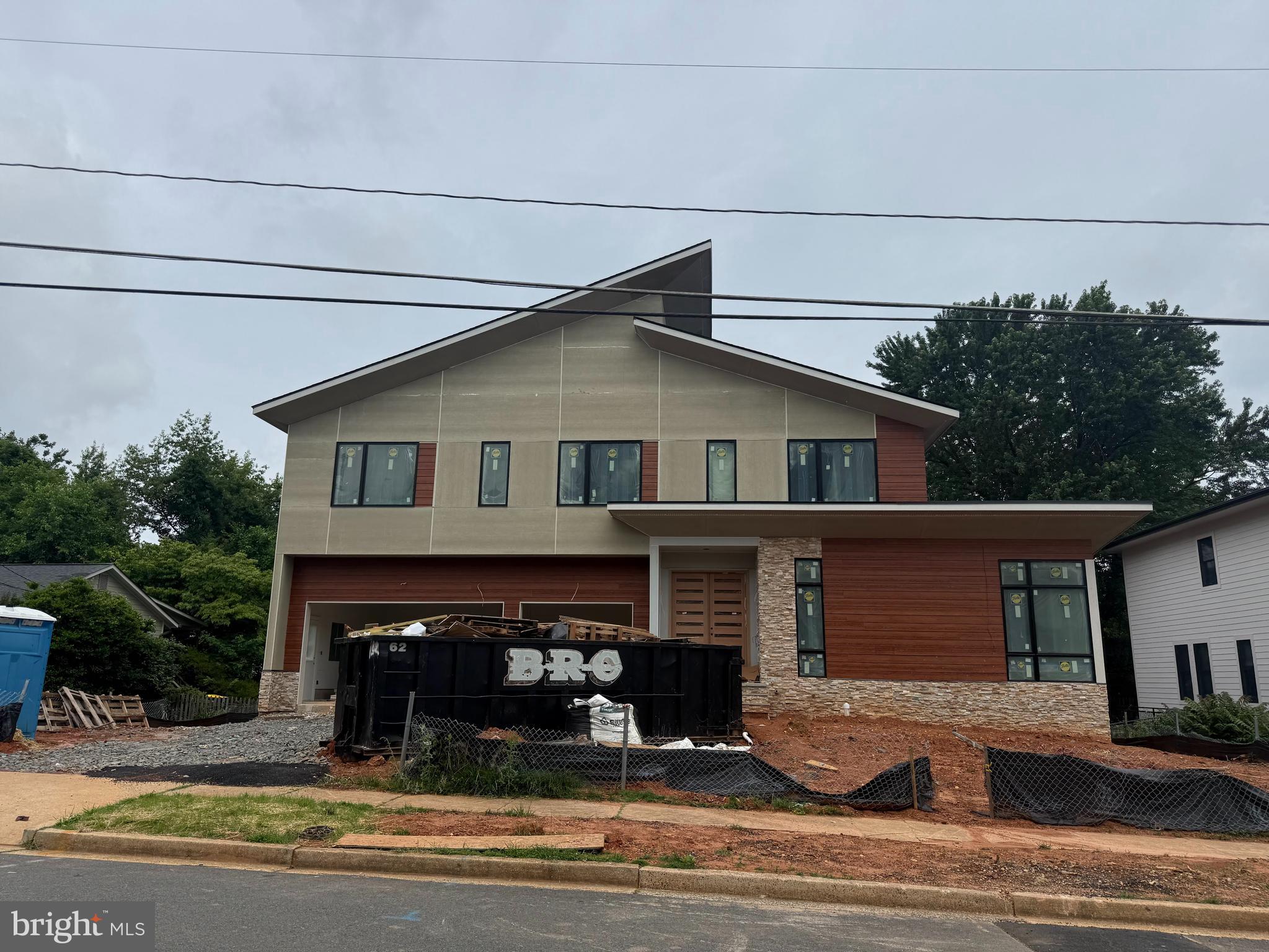 6816 DEAN DRIVE