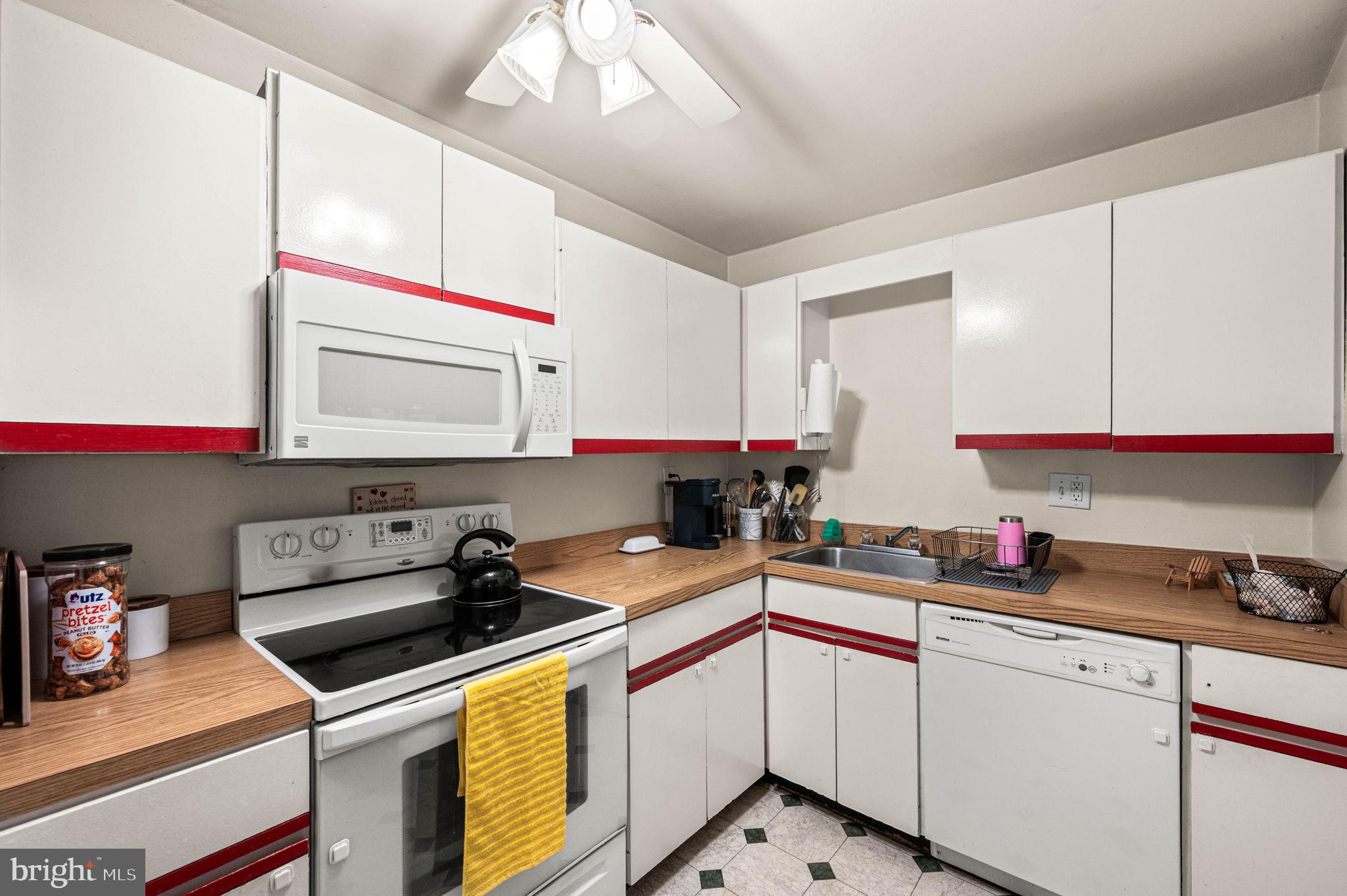 SAYBROOK VIL - Residential