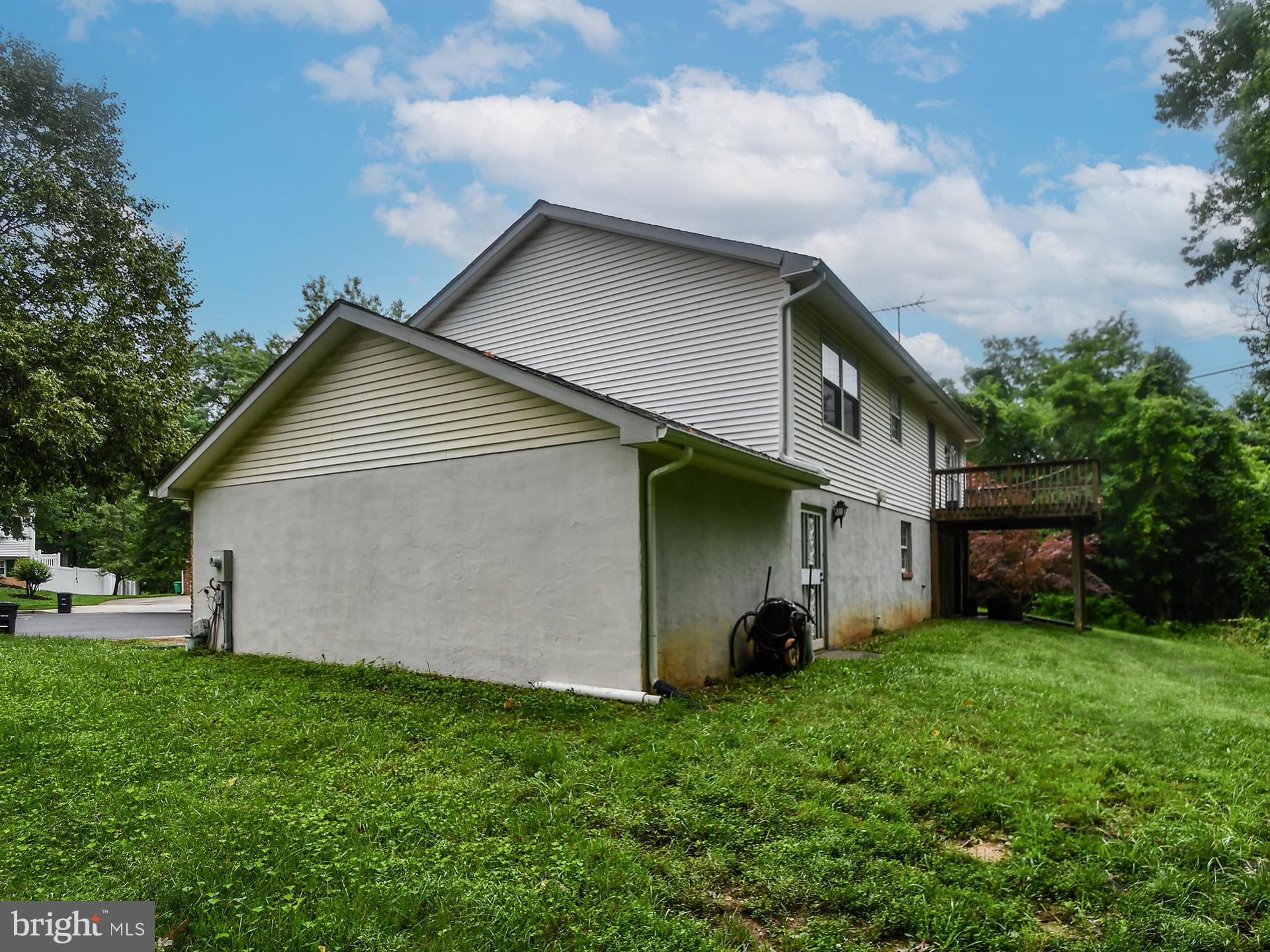 5504 LINWOOD COURT