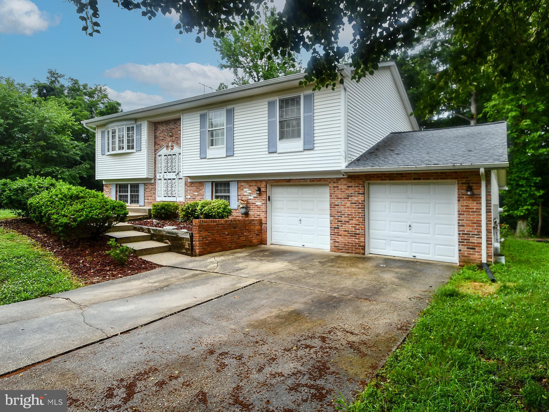 5504 LINWOOD COURT