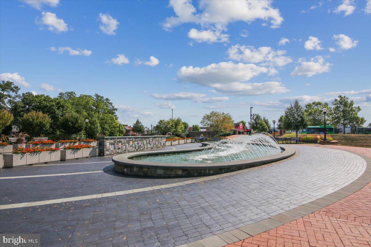 HAWTHORNE SQUARE - Residential