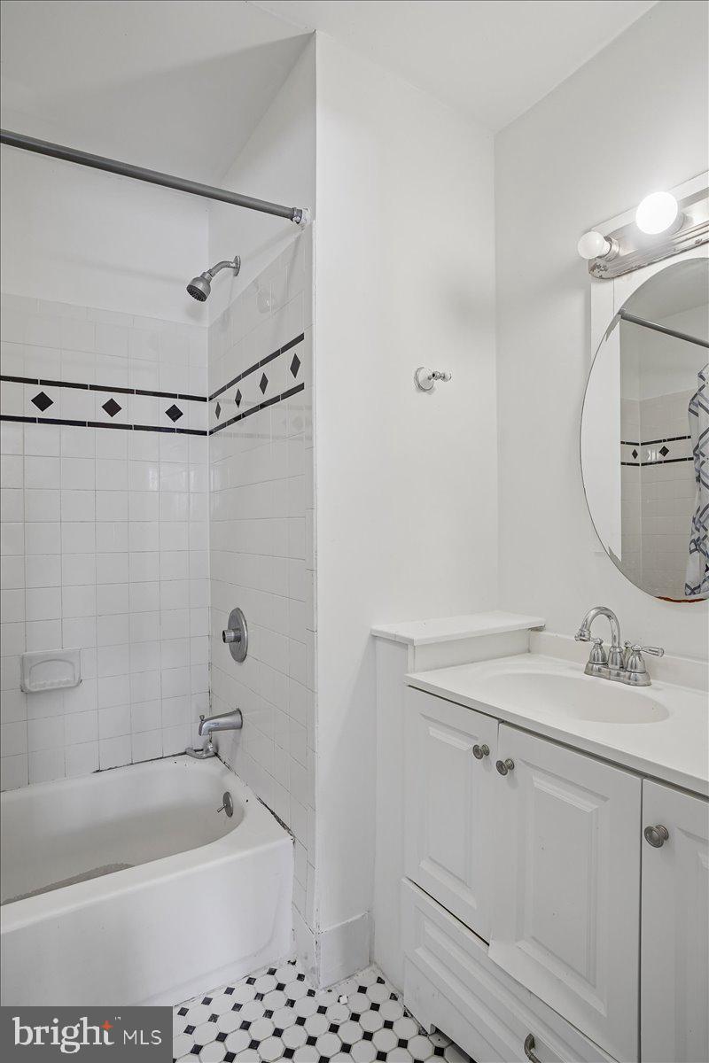 HAWTHORNE SQUARE - Residential