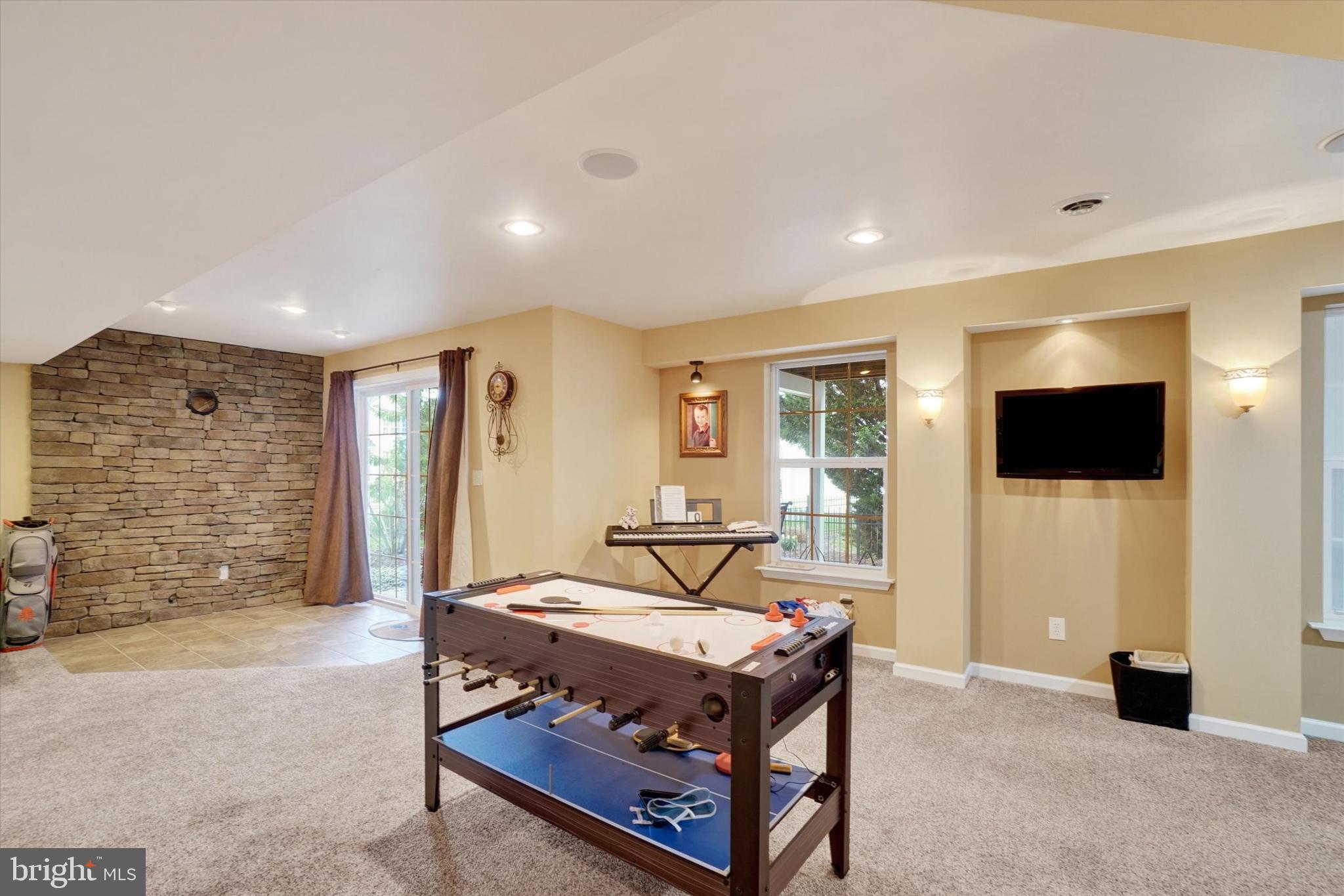 ROYAL OAKS - Residential