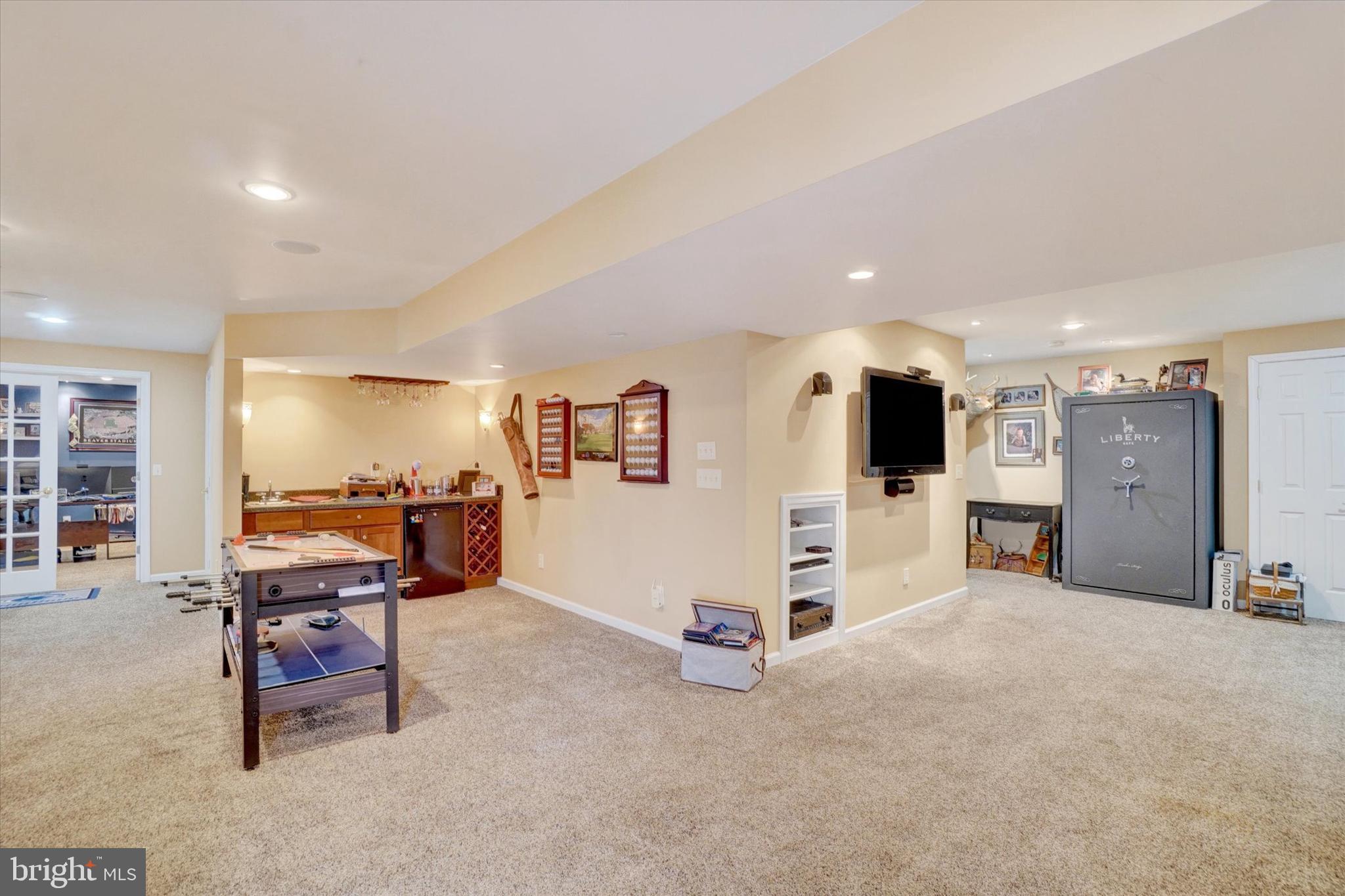 ROYAL OAKS - Residential