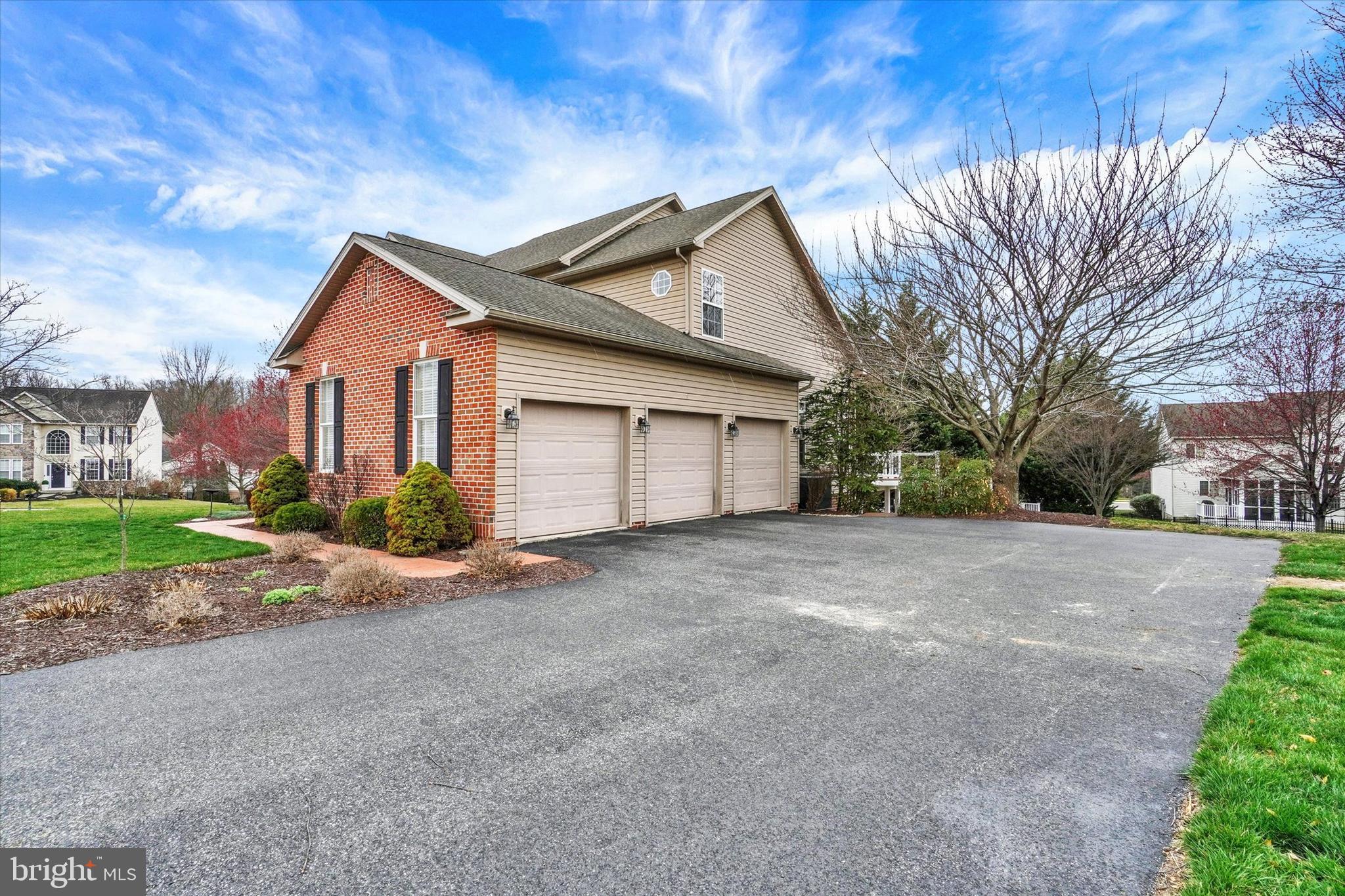 ROYAL OAKS - Residential