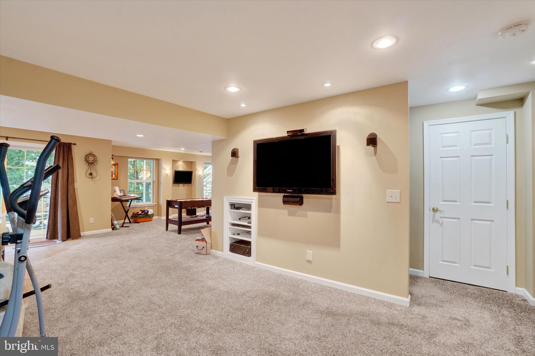 ROYAL OAKS - Residential