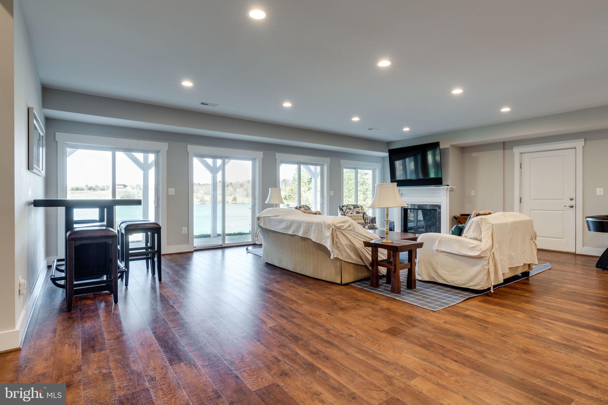 SUMMERVIEW POINT - Residential