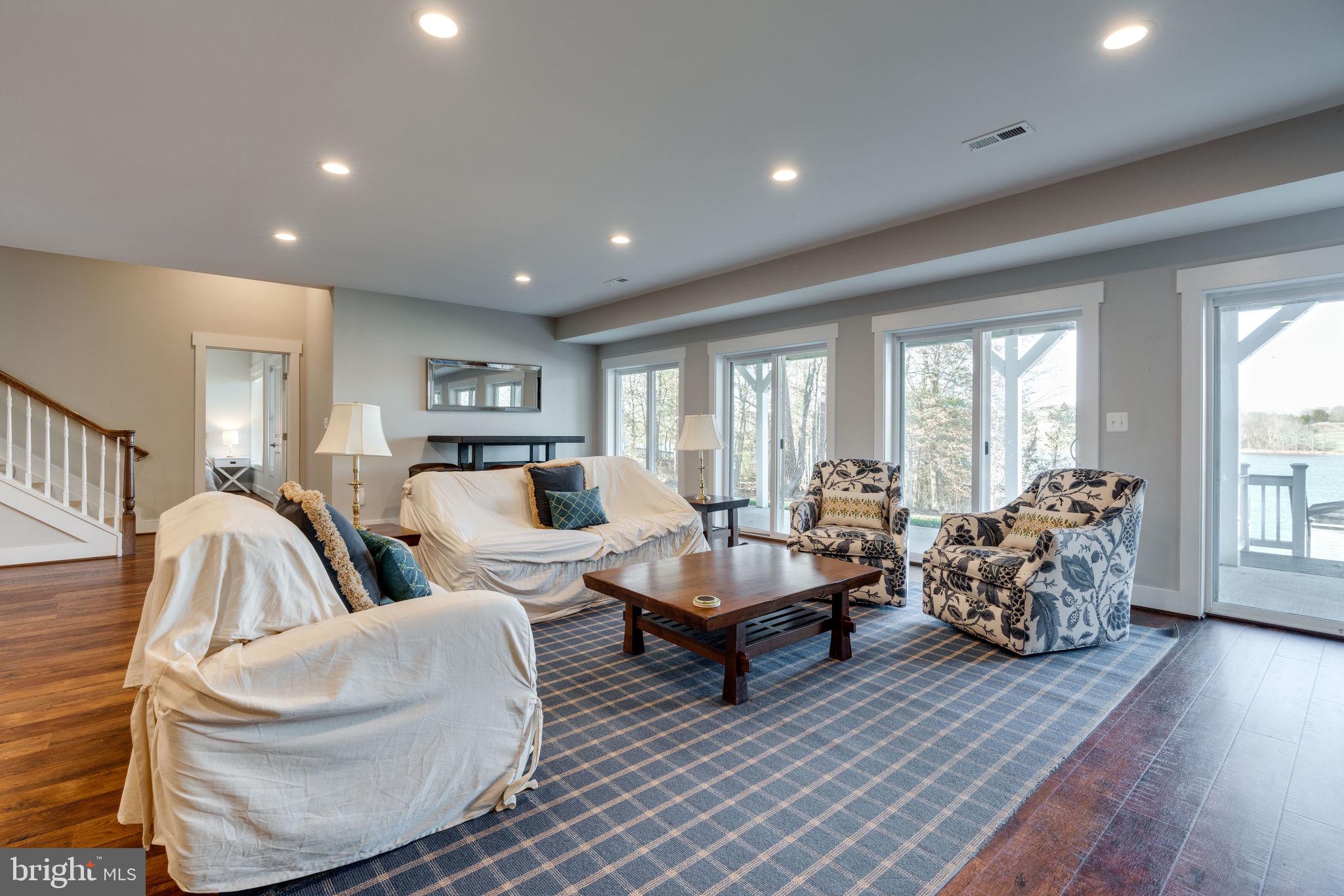 SUMMERVIEW POINT - Residential