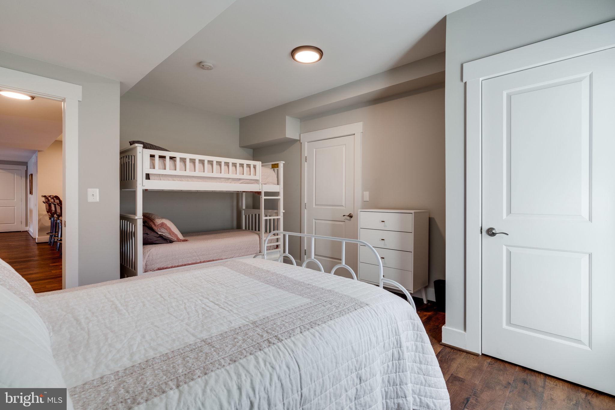 SUMMERVIEW POINT - Residential