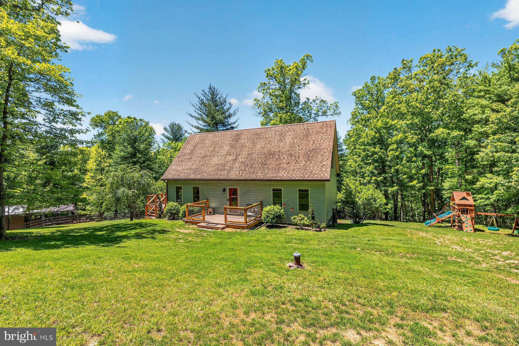 386 CHESTNUT OAK LANE