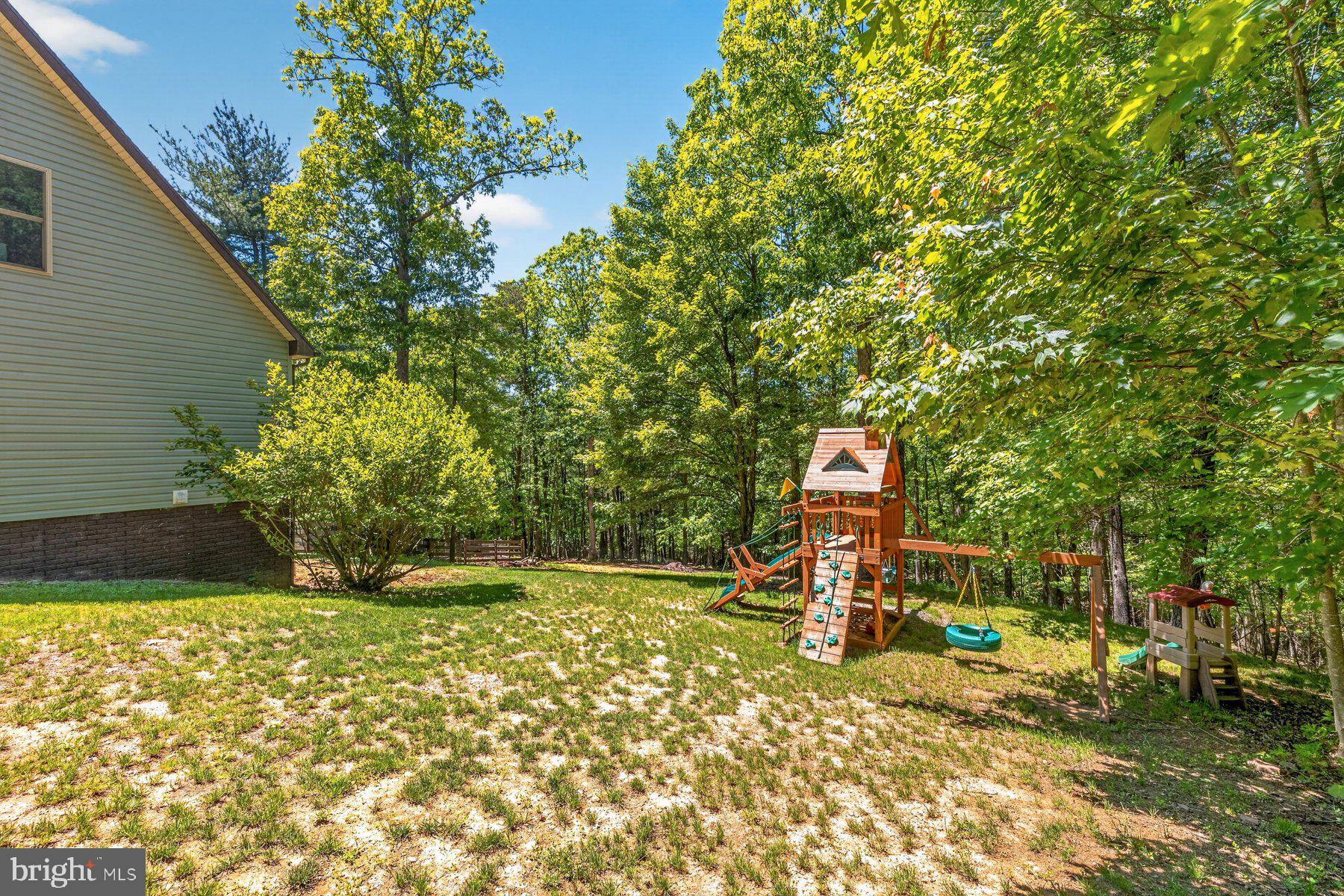 386 CHESTNUT OAK LANE