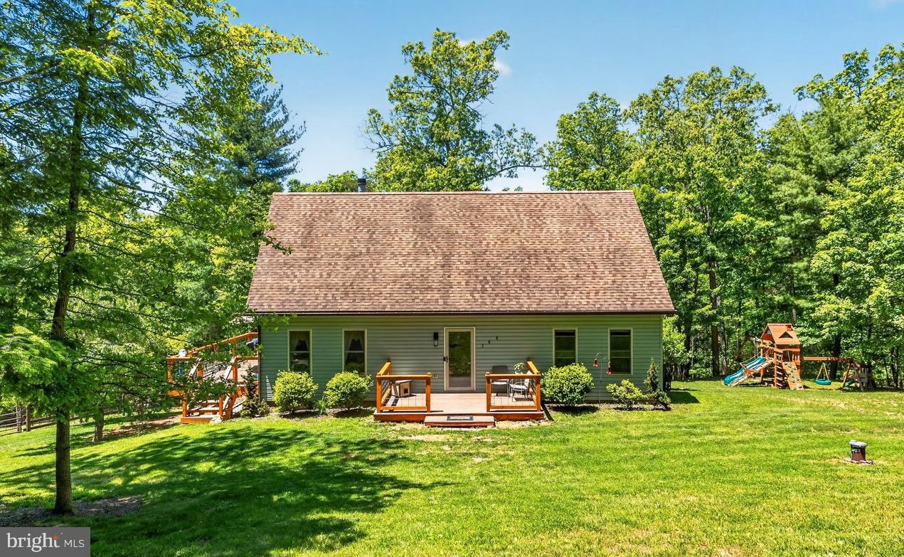 386 CHESTNUT OAK LANE