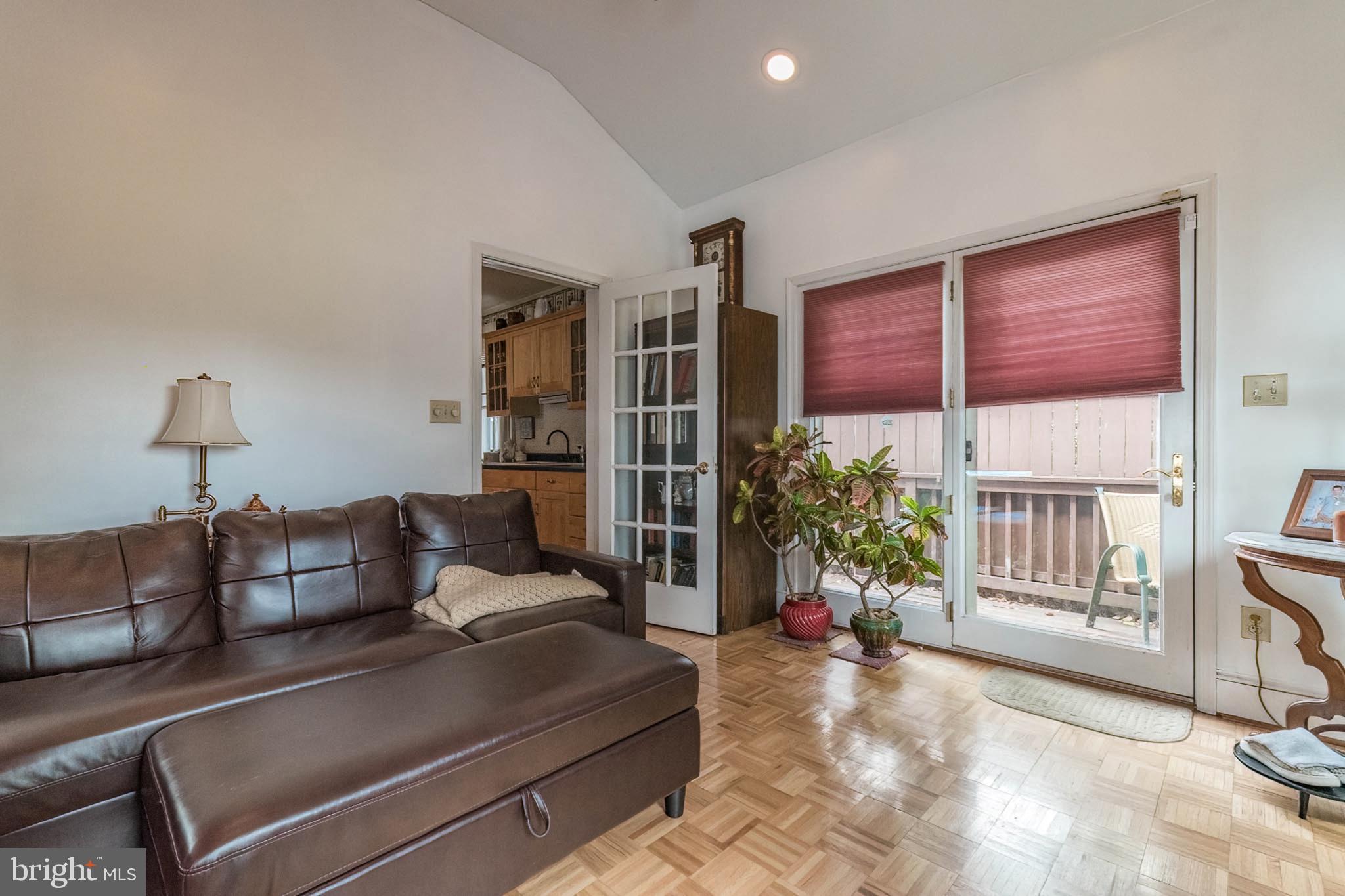 TOWN OF HEDGESVILLE - Residential