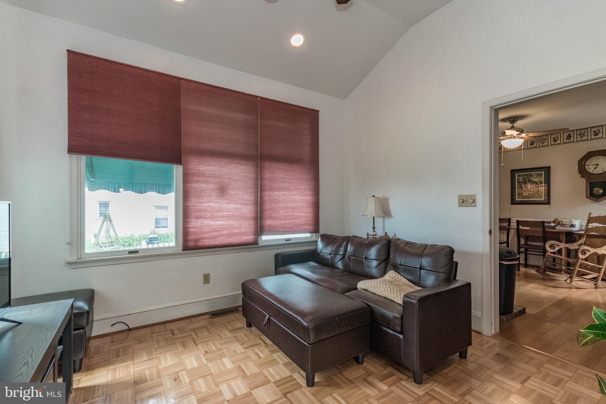 TOWN OF HEDGESVILLE - Residential