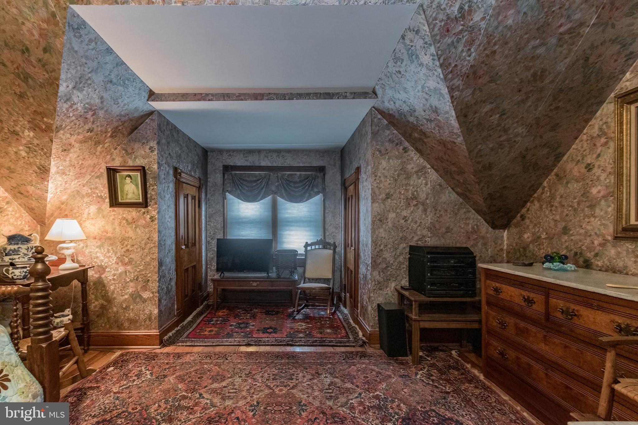 TOWN OF HEDGESVILLE - Residential