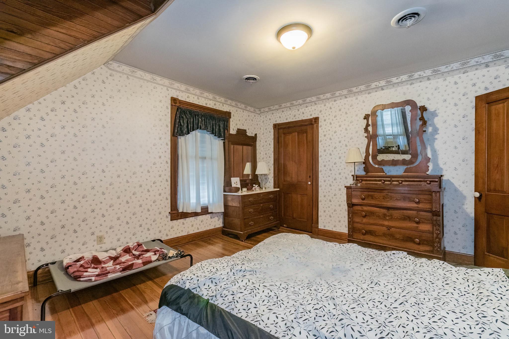 TOWN OF HEDGESVILLE - Residential