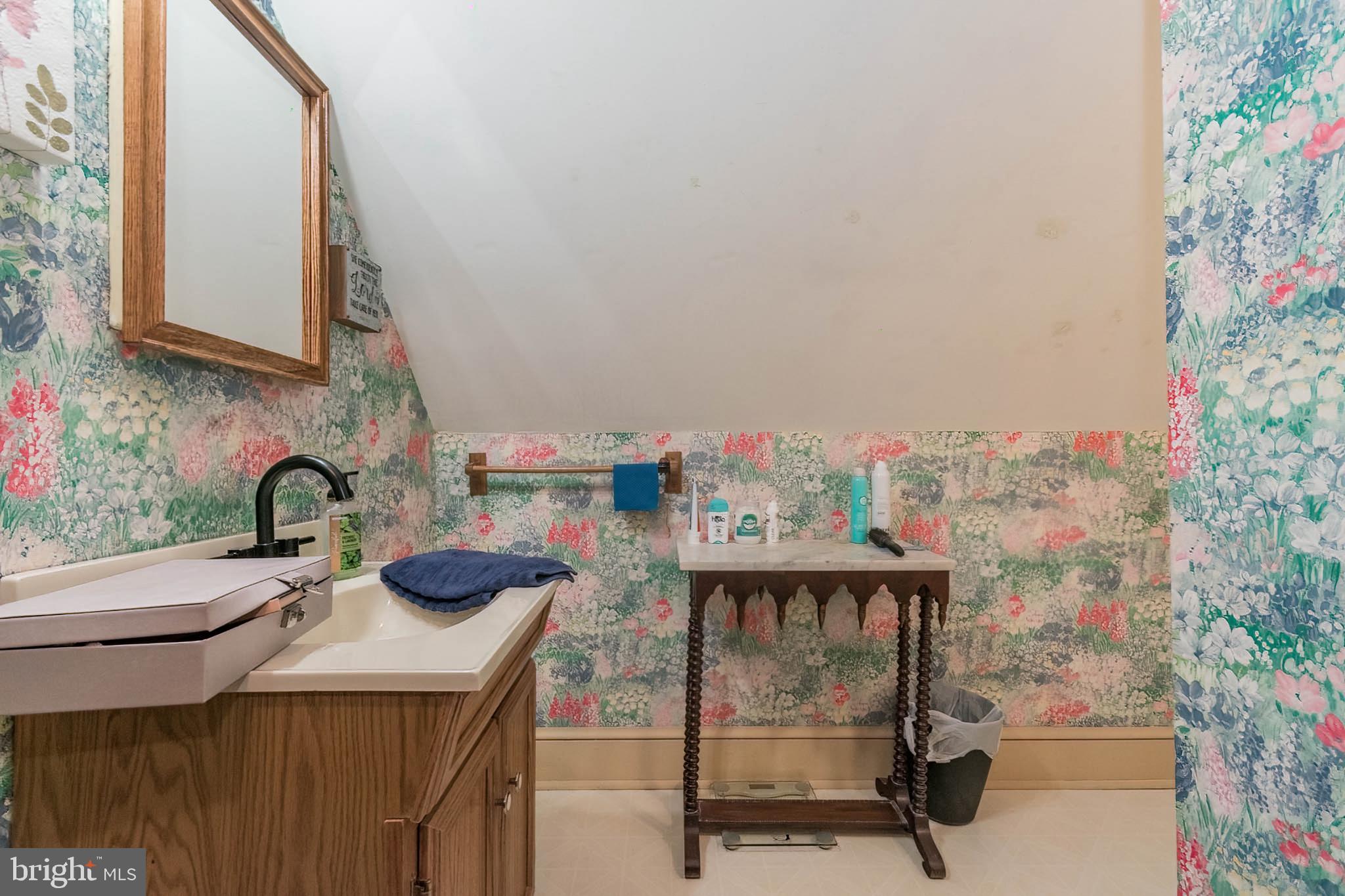 TOWN OF HEDGESVILLE - Residential