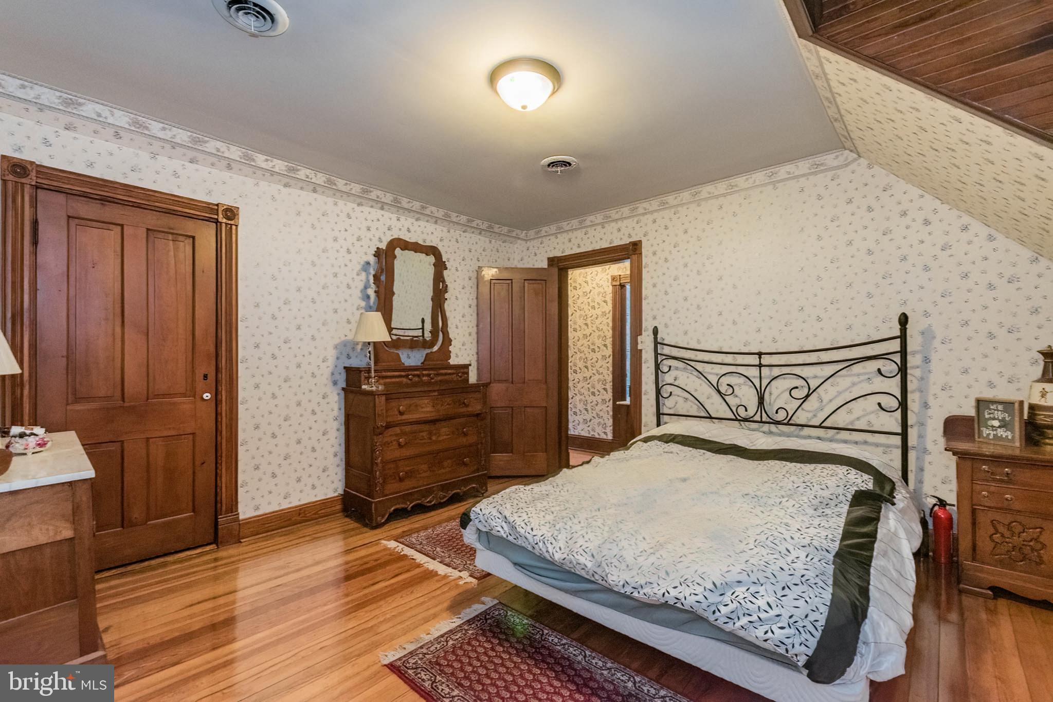 TOWN OF HEDGESVILLE - Residential