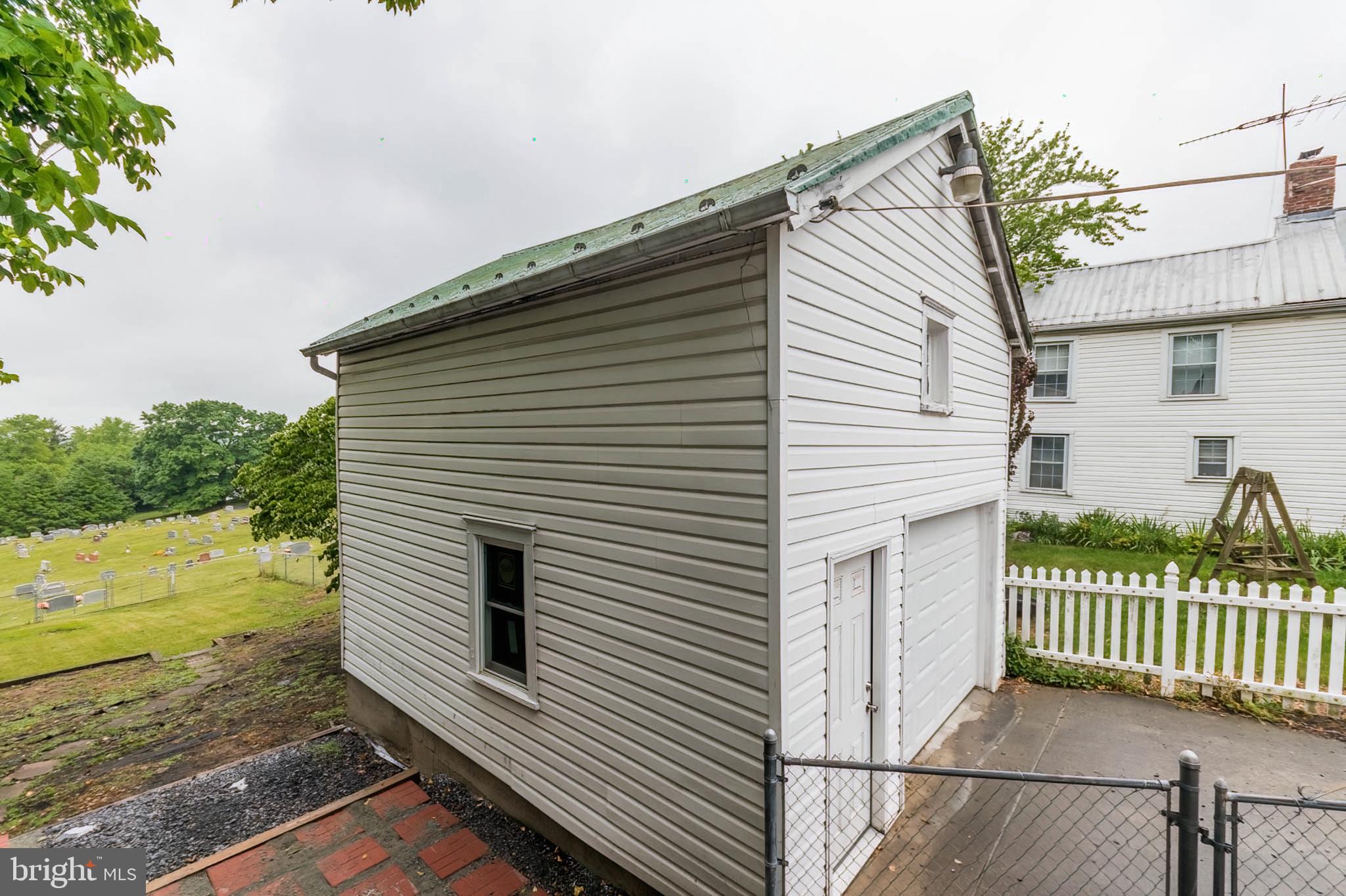 TOWN OF HEDGESVILLE - Residential