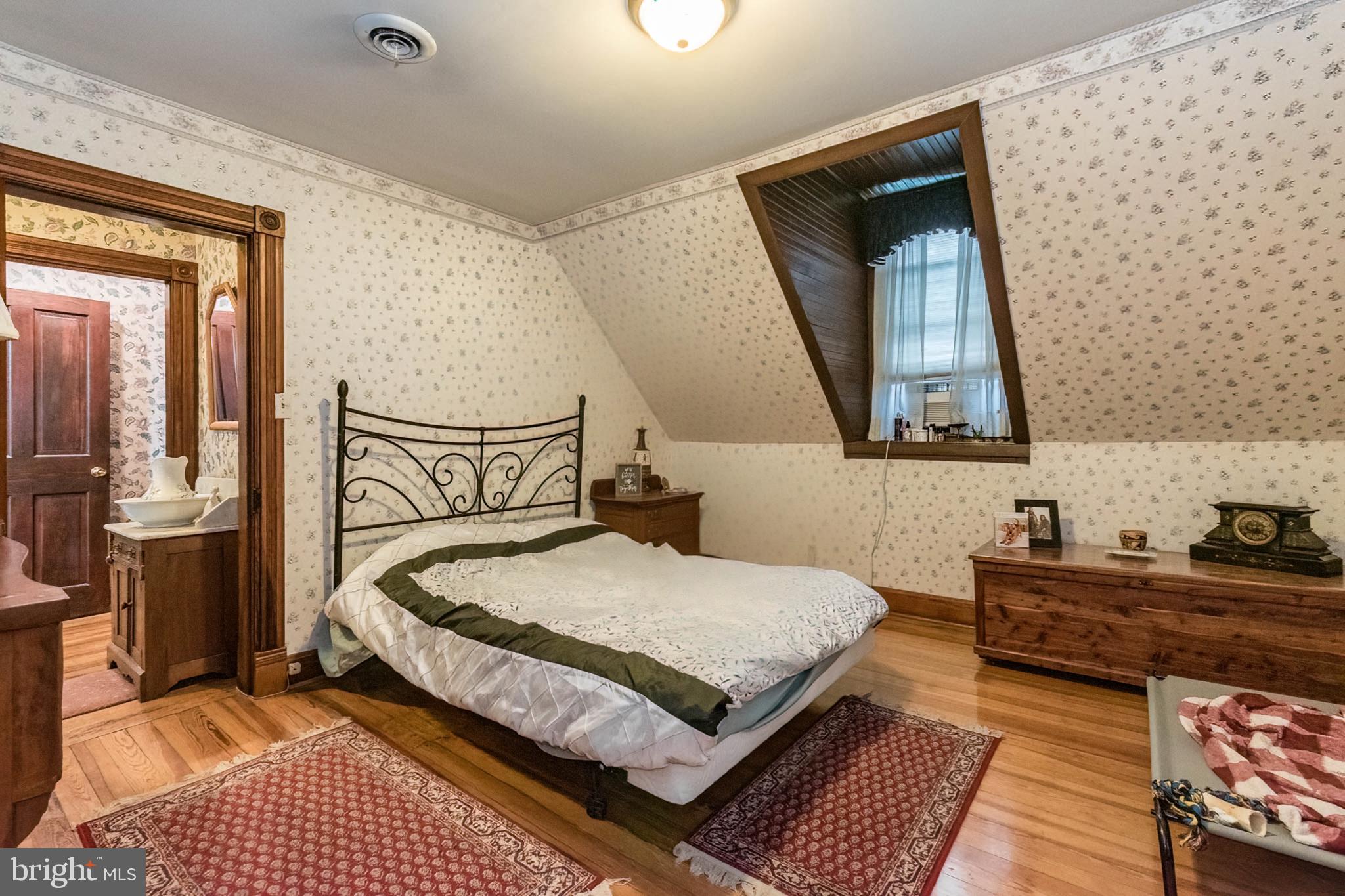 TOWN OF HEDGESVILLE - Residential