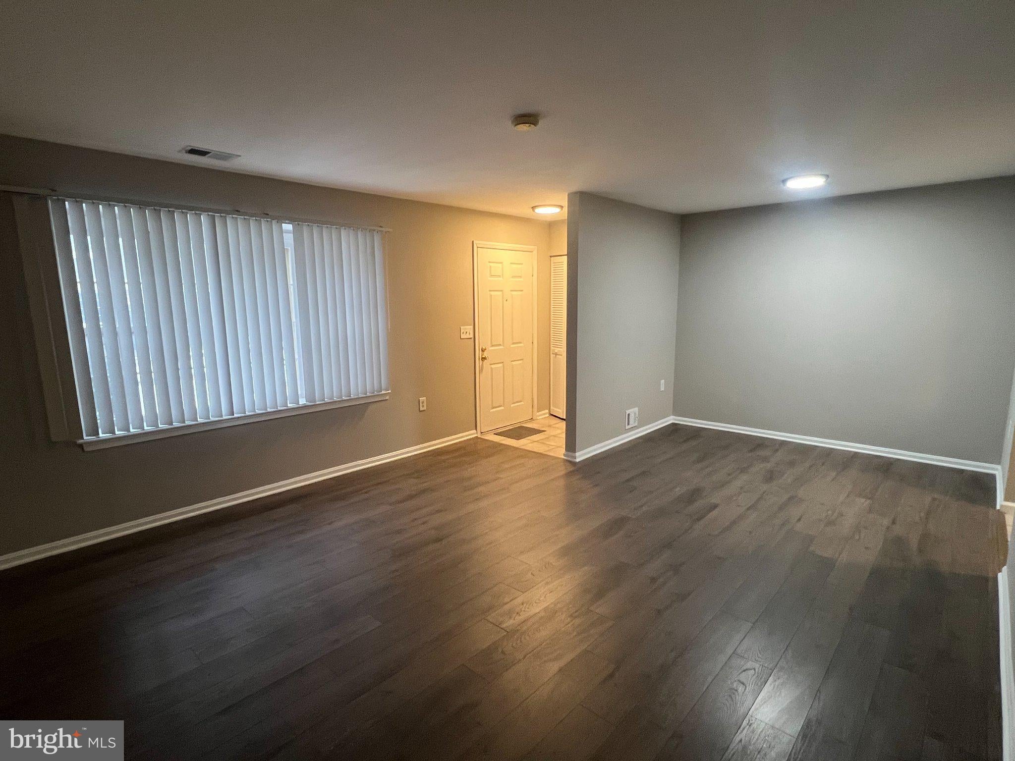 9035 N LAUREL ROAD J