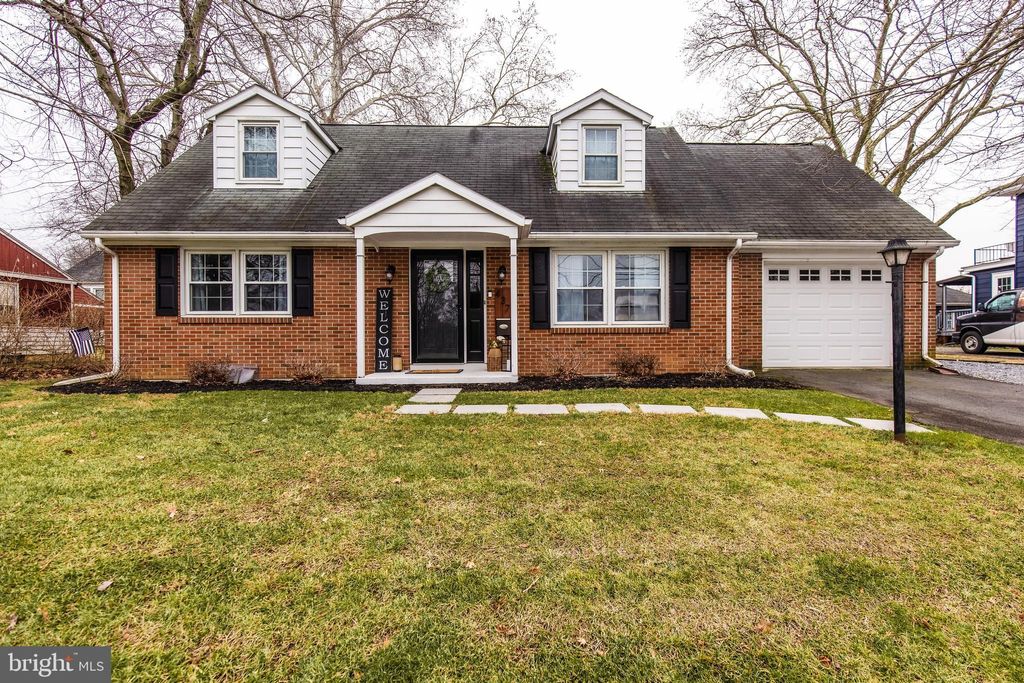 Photo of 437 WOODCREST AVE, LITITZ, PA 17543 (MLS # PALA2029572)