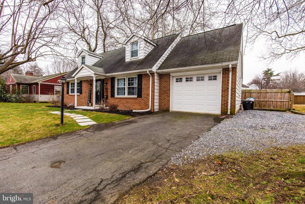 Photo of 437 WOODCREST AVE, LITITZ, PA 17543 (MLS # PALA2029572)