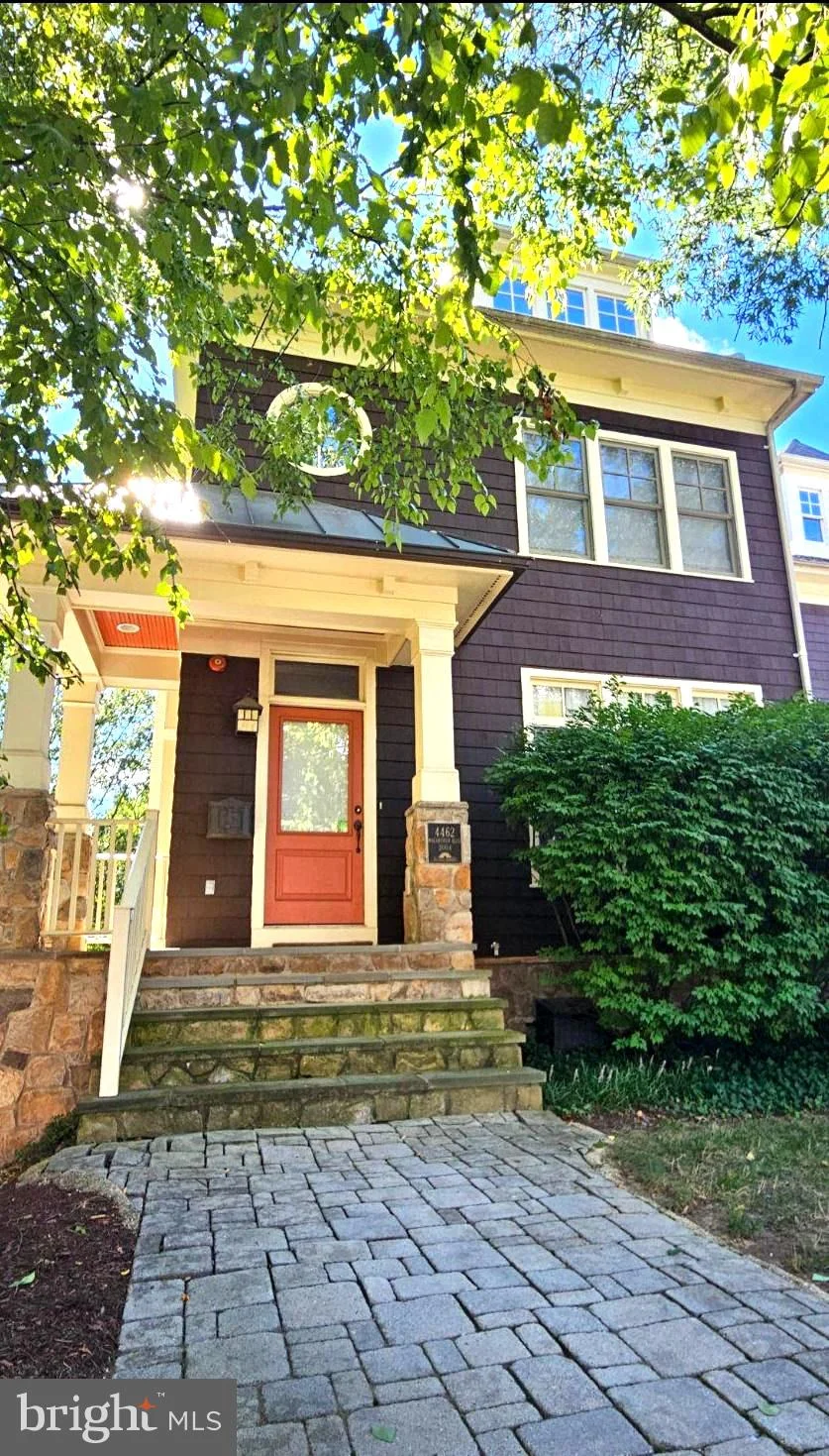4462 Macarthur Boulevard NW, Washington, DC, 20007