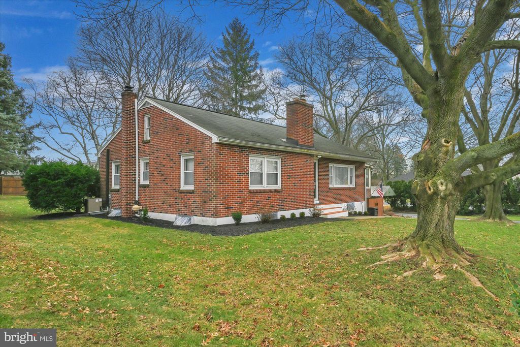 Photo of 801 FURNACE HILLS PIKE, LITITZ, PA 17543 (MLS # PALA2029610)
