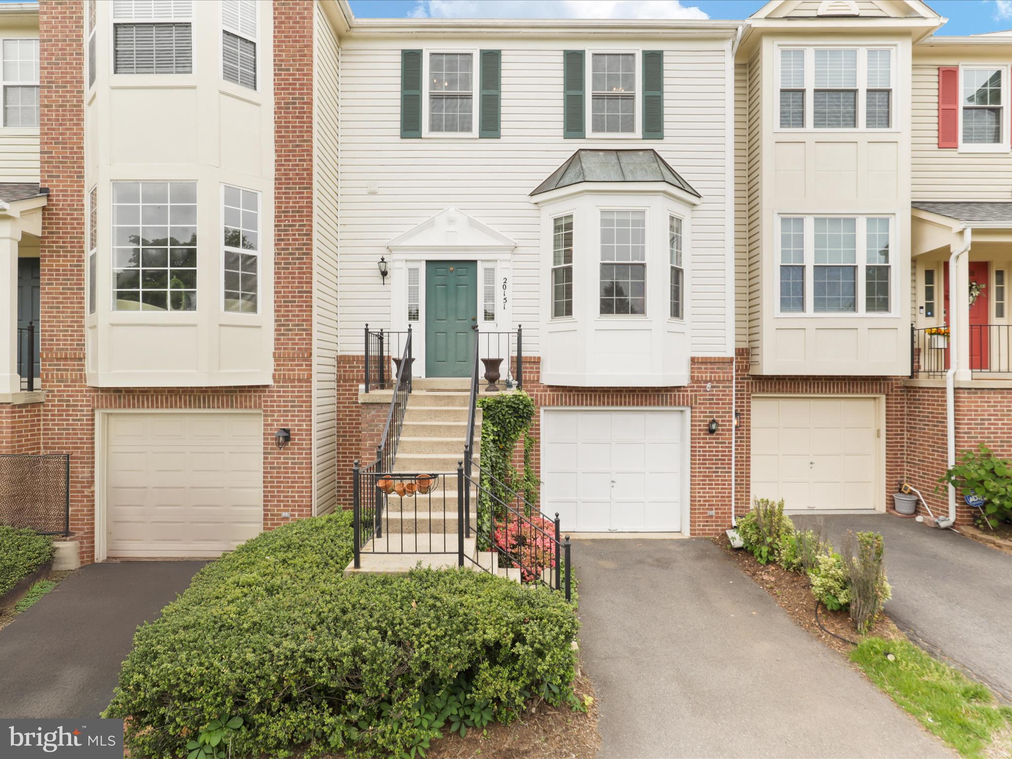 20151 HARDWOOD TERRACE