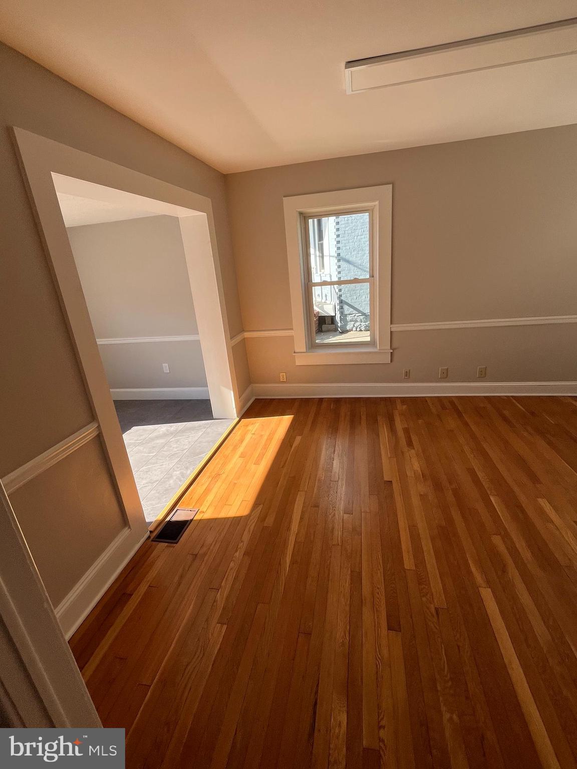 DOWNTOWN - Commercial Lease