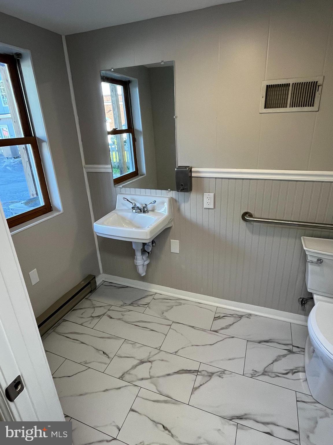 DOWNTOWN - Commercial Lease