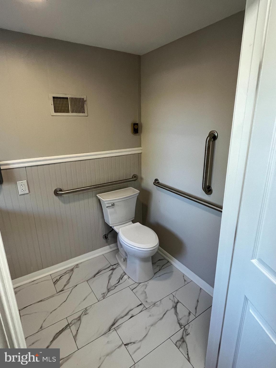 DOWNTOWN - Commercial Lease