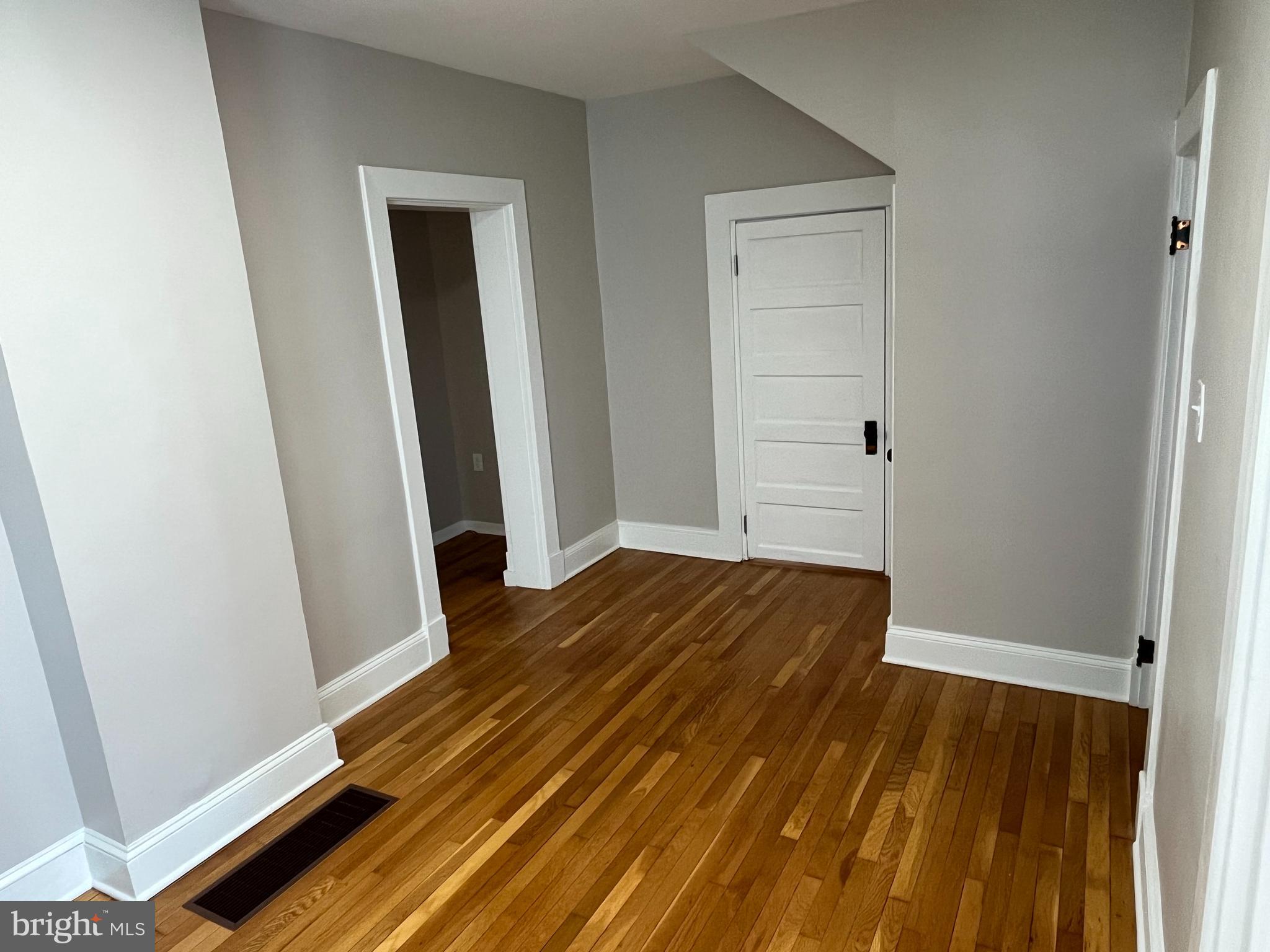 DOWNTOWN - Commercial Lease