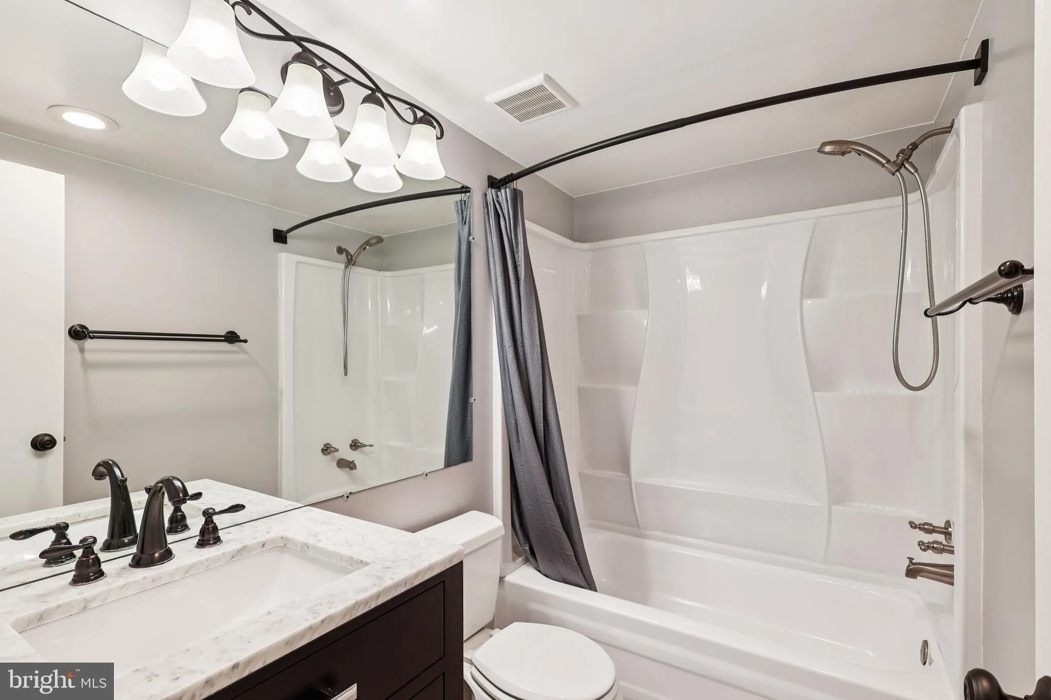 Annapolis, Maryland 21401, United States, 2 Bedrooms Bedrooms, ,2 BathroomsBathrooms,Residential,Active,239538