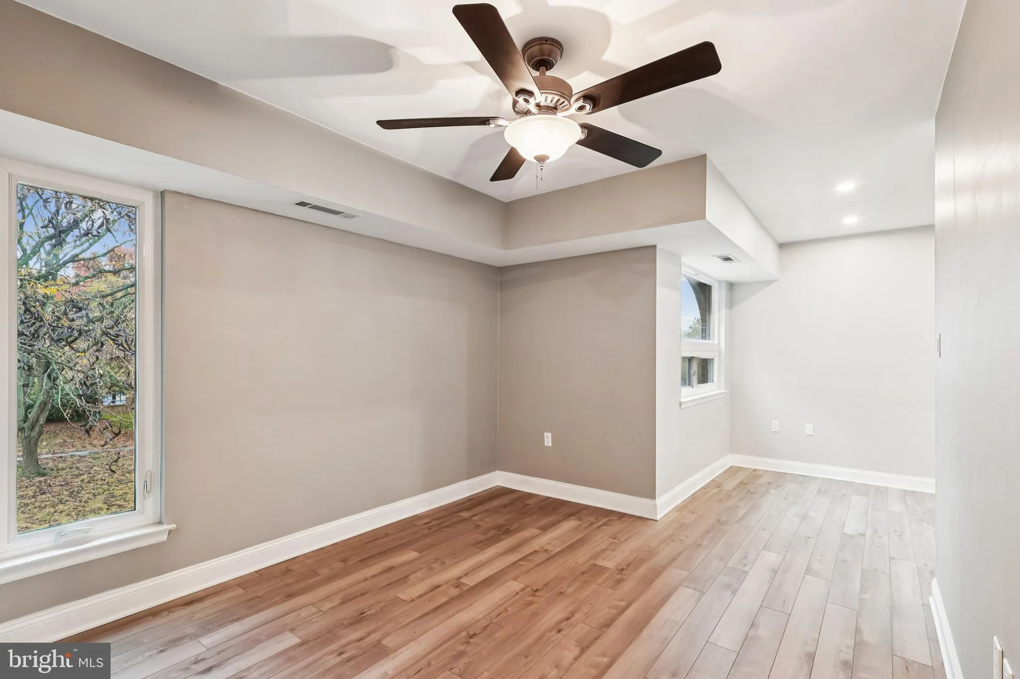 Annapolis, Maryland 21401, United States, 2 Bedrooms Bedrooms, ,2 BathroomsBathrooms,Residential,Active,239538