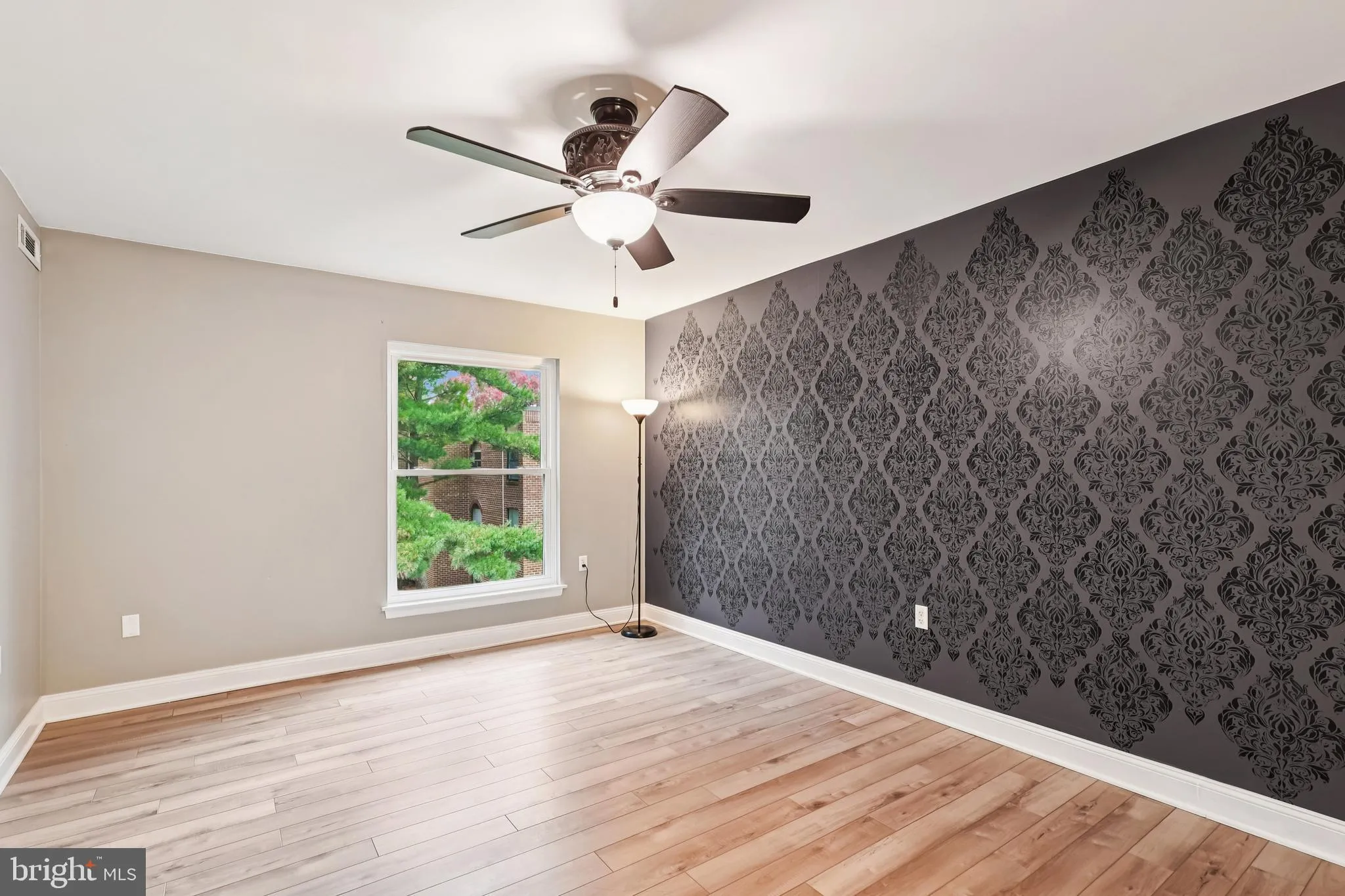 Annapolis, Maryland 21401, United States, 2 Bedrooms Bedrooms, ,2 BathroomsBathrooms,Residential,Active,239538