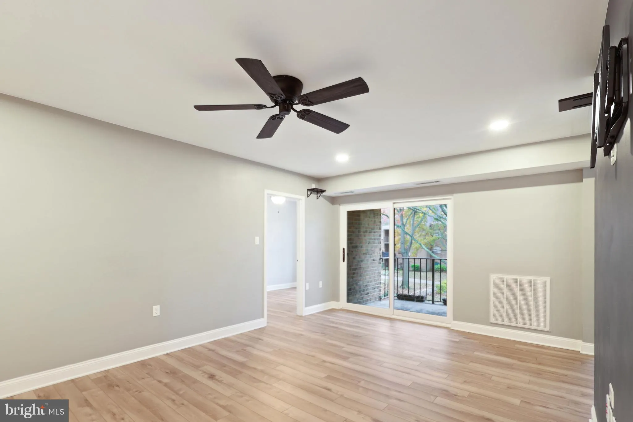 Annapolis, Maryland 21401, United States, 2 Bedrooms Bedrooms, ,2 BathroomsBathrooms,Residential,Active,239538