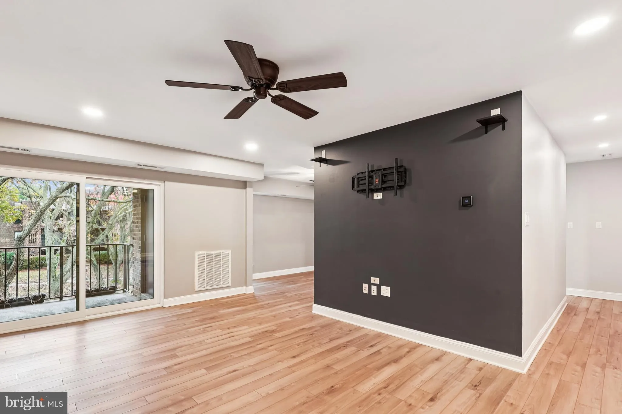 Annapolis, Maryland 21401, United States, 2 Bedrooms Bedrooms, ,2 BathroomsBathrooms,Residential,Active,239538