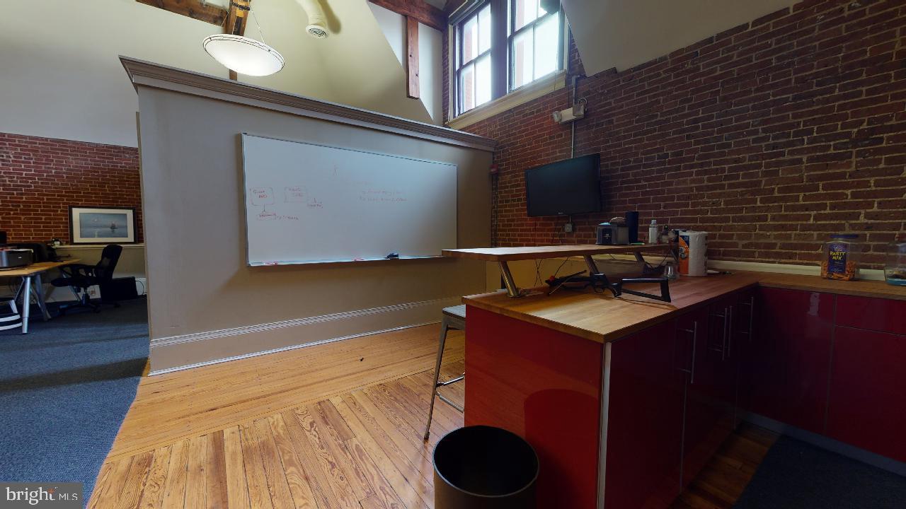 HAMPDEN HISTORIC DISTRICT - Commercial Lease