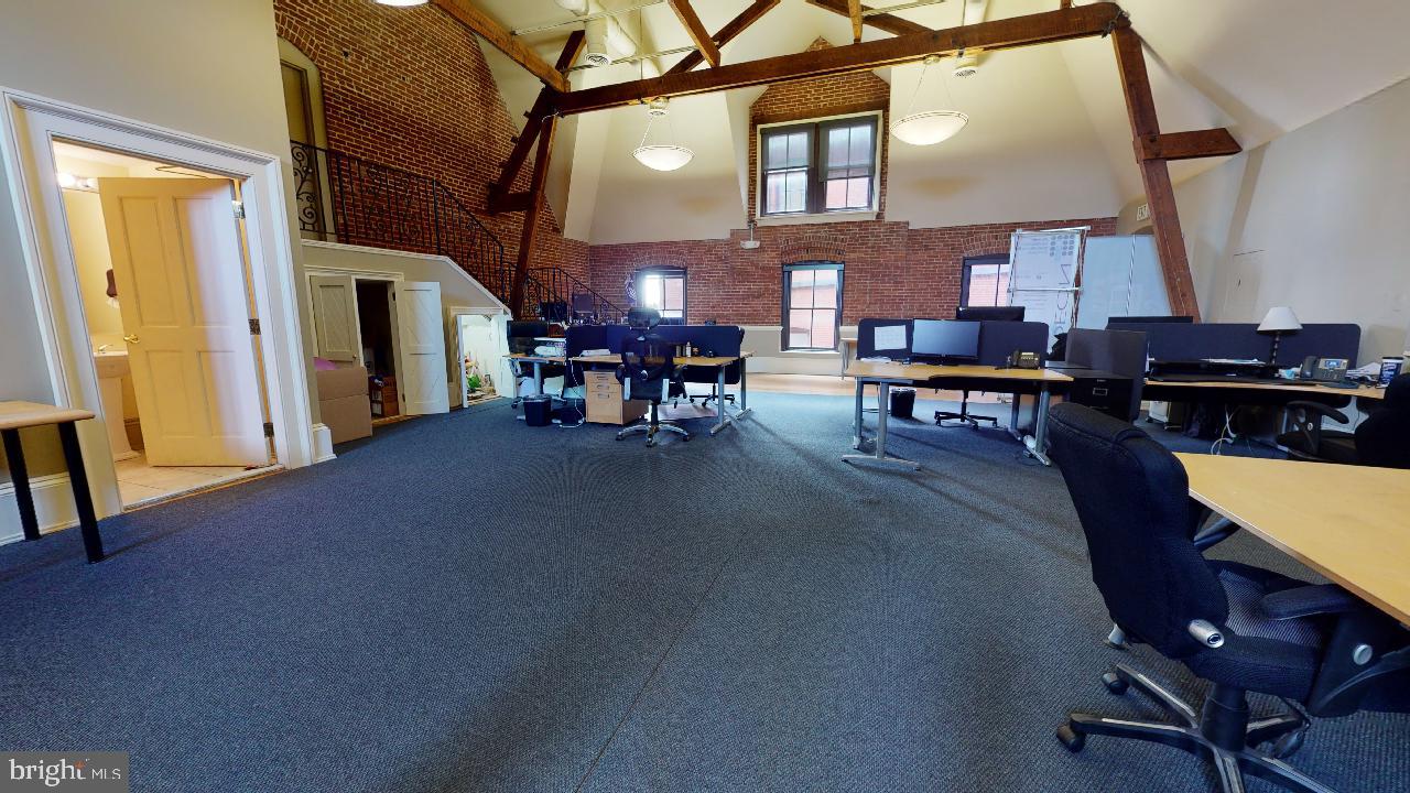 HAMPDEN HISTORIC DISTRICT - Commercial Lease