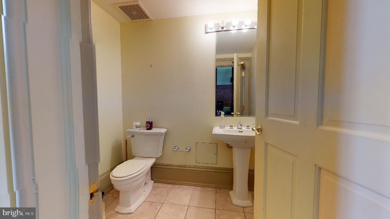 HAMPDEN HISTORIC DISTRICT - Commercial Lease