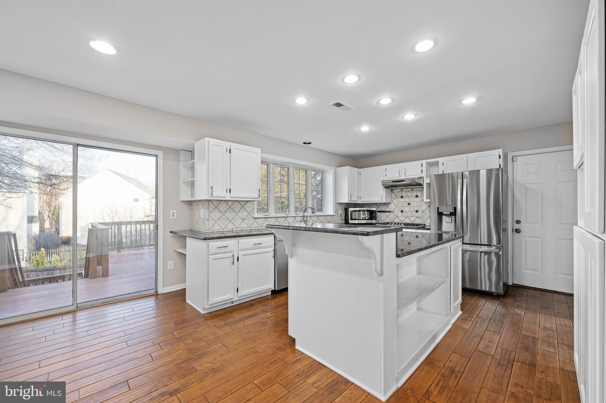 HAMPTON OAKS - Residential