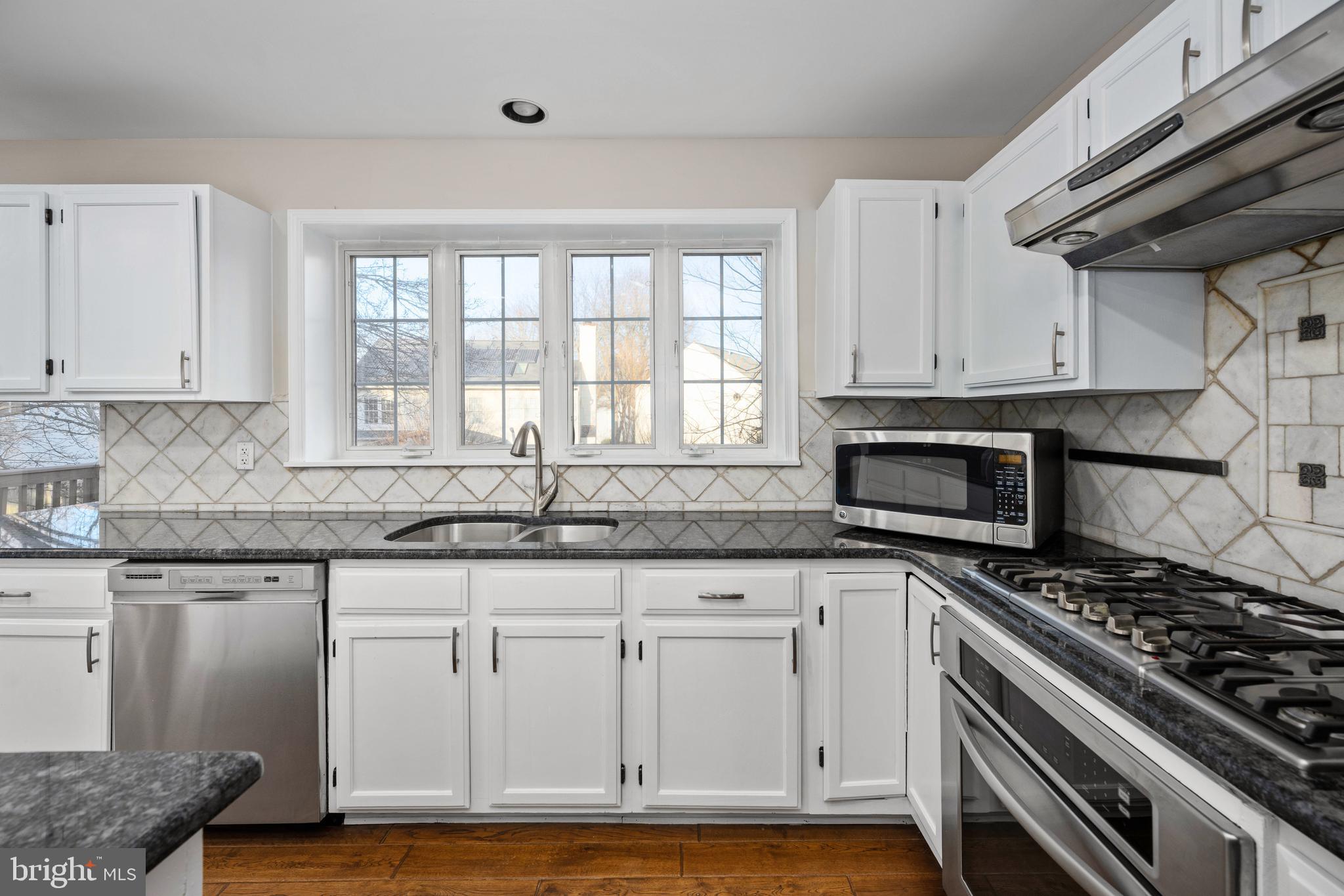 HAMPTON OAKS - Residential